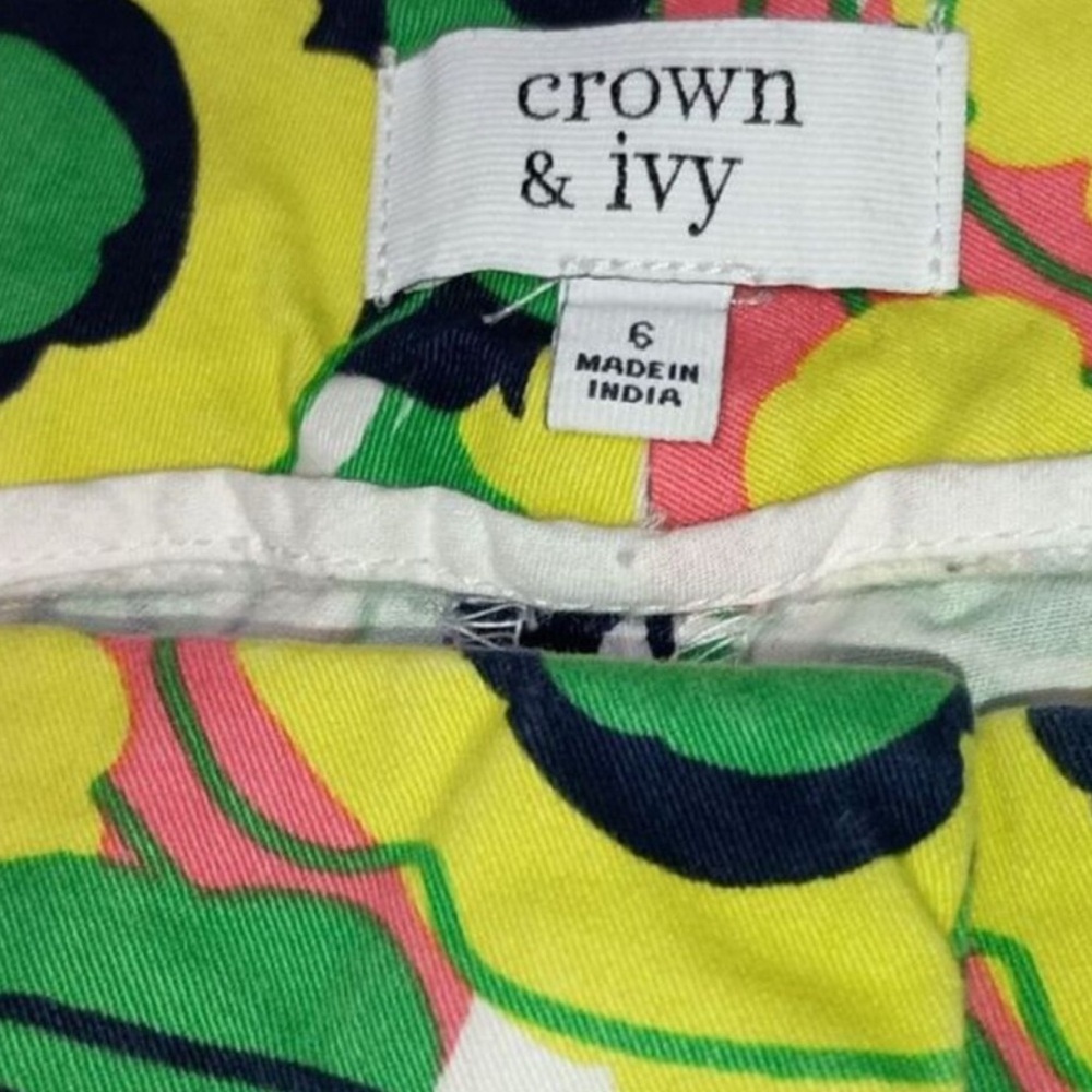 Crown & Ivy Colorful Floral Scalloped Shorts - Picture 4 of 4